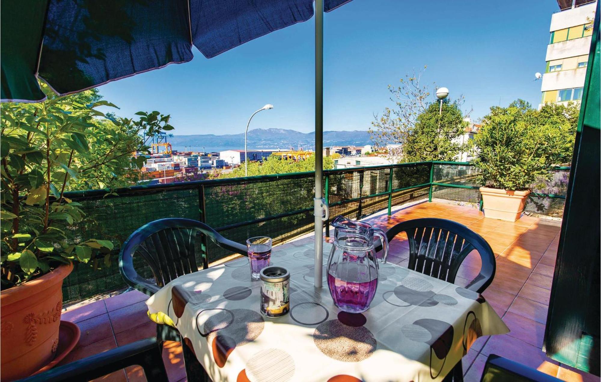 Amazing Apartment In Rijeka With Wifi Ngoại thất bức ảnh